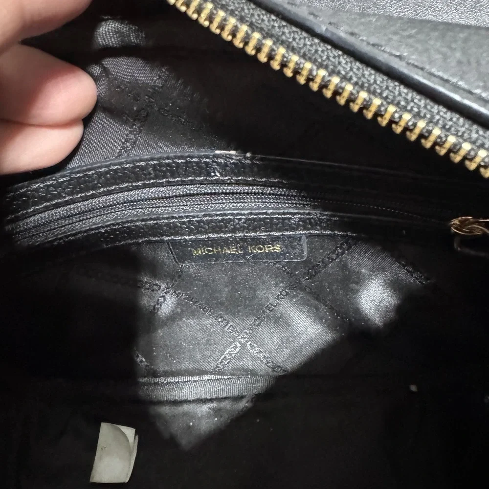 Michael Kors Crossbody Bag Kids OS‎ Black Pebbled Leather Gold Chain Tassel